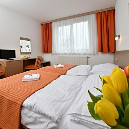 Lh Parkhotel Hluboka Nad Vltavou Congress & Wellness Exterior foto
