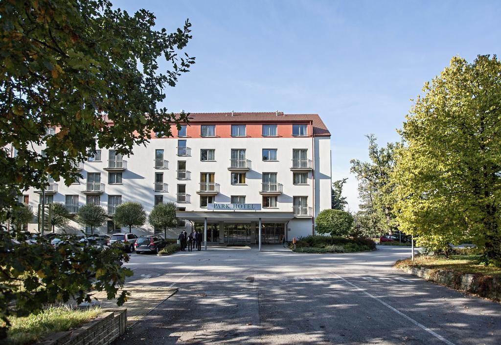 Lh Parkhotel Hluboka Nad Vltavou Congress & Wellness Exterior foto