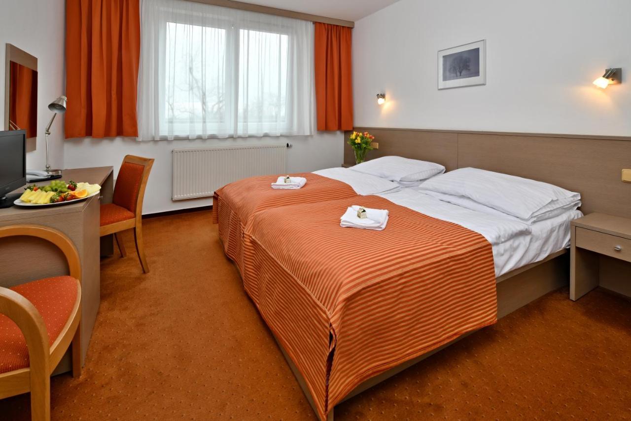 Lh Parkhotel Hluboka Nad Vltavou Congress & Wellness Exterior foto