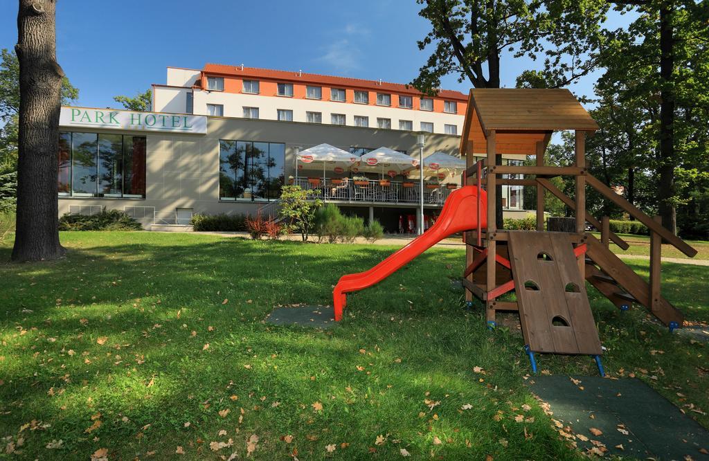 Lh Parkhotel Hluboka Nad Vltavou Congress & Wellness Exterior foto